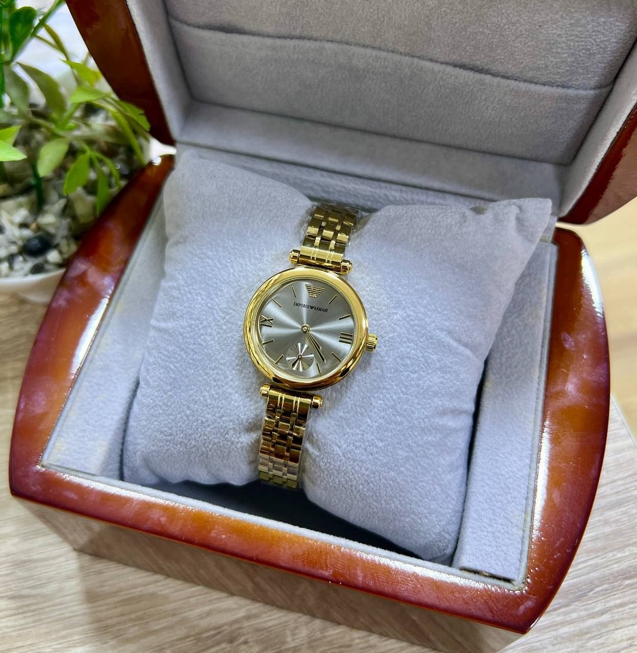 Montre Femme Emporio Armani – Classique Bicolore Dorée et Argentée avec Cadran Champagne